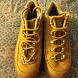 Mens tan sketchers size 8 hiking shoes